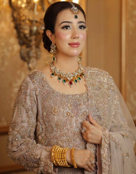 Afsaneh:Choli lengha is stunningly designed to make you look amazing. The gorgeous bridal lengha choli delivers a lavish final impression when paired with net duppata in lilac color.